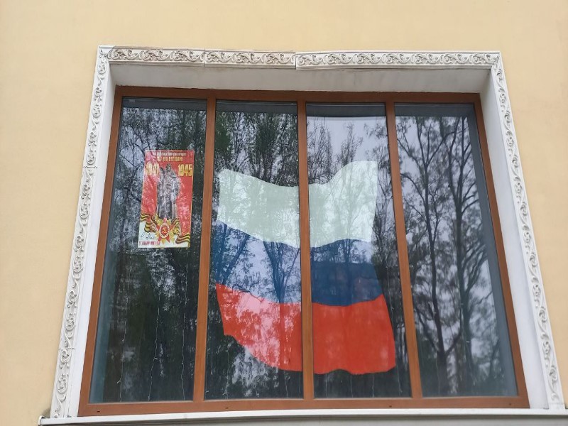 На территории городского округа Торез стартовала Всероссийская акция «Окна Победы».