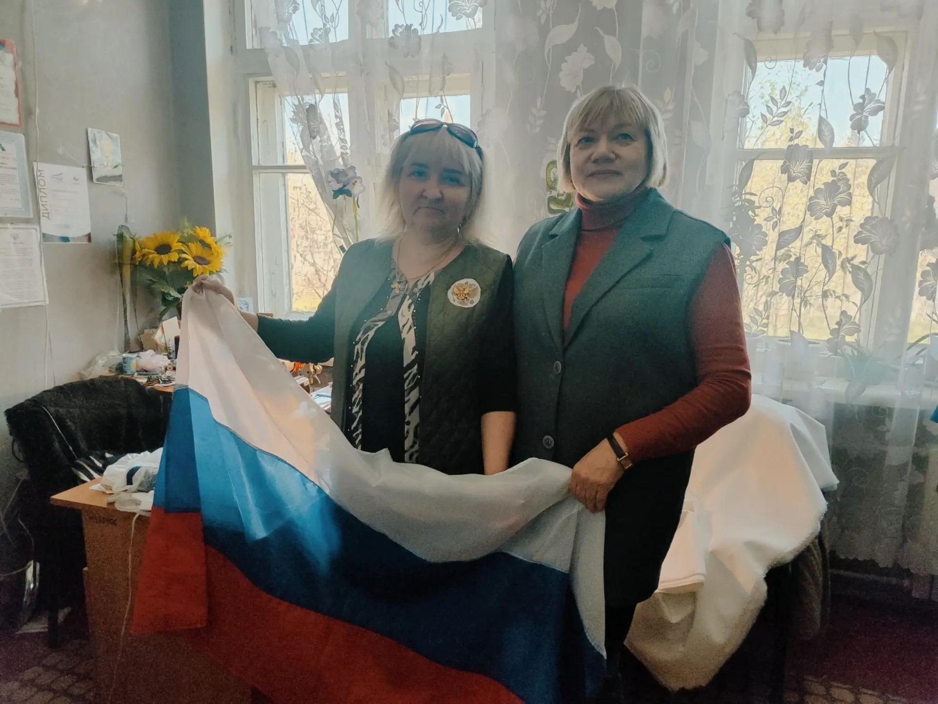 23 апреля состоялась встреча управляющего делами администрации городского округа Торез Натальи Бекетовой с председателем ТОС «Территория действия» Натальей Иваненко (мкр-он 2, д. 32)..