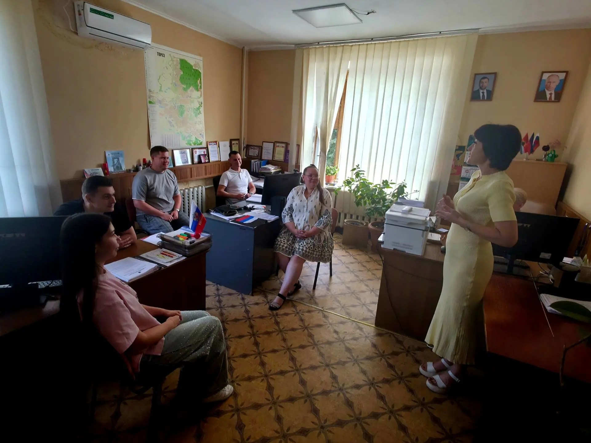 9 июля, председатель Общественного совета Елена Серебрянская провела встречу с трудовым коллективом Сектора по вопросам гражданской обороны и чрезвычайных ситуаций администрации городского округа Торез..