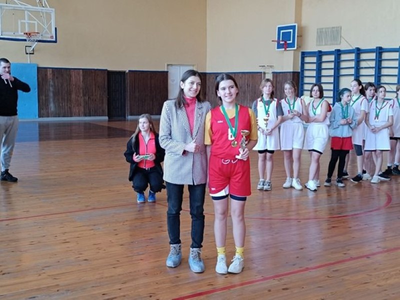 Торезские баскетболистки заняли первое место в Рождественском турнире.